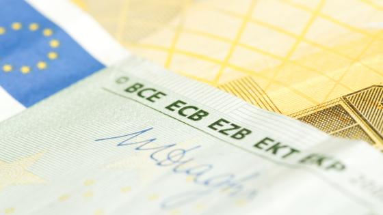 Signature of ECB governor on euro note